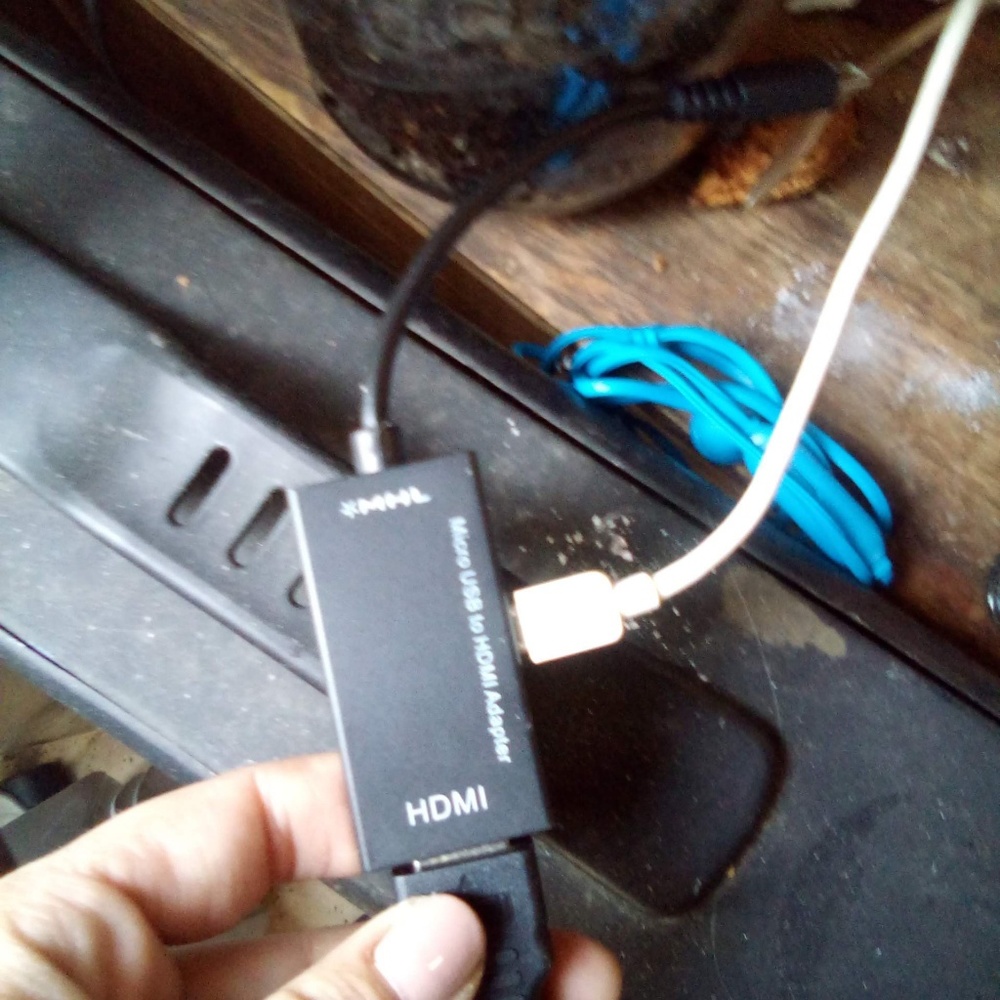 Micro USB to HDMI Adapter / comes with HDMI cable